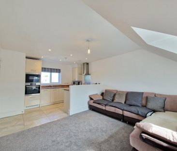2 bedroom Flat To Let - Photo 3