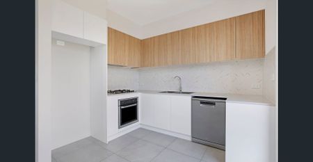 Modern & Bright 3-Bedroom Townhouse in Glenfield - Photo 4