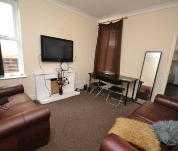4 bed Semi-Detached House for Rent - Photo 3