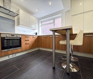 2 Bed Flat, Parkdale, N11 - Photo 4
