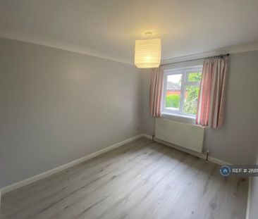 3 bedroom end of terrace house to rent - Photo 3