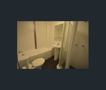 MODERN 2 BEDROOM 2 BATHROOM APARTMENT IN EXCELLENT LOCATION!! - Photo 5