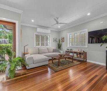 Beautiful Home in Wavell Heights - Photo 2