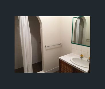 Refurbished villa - Photo 2