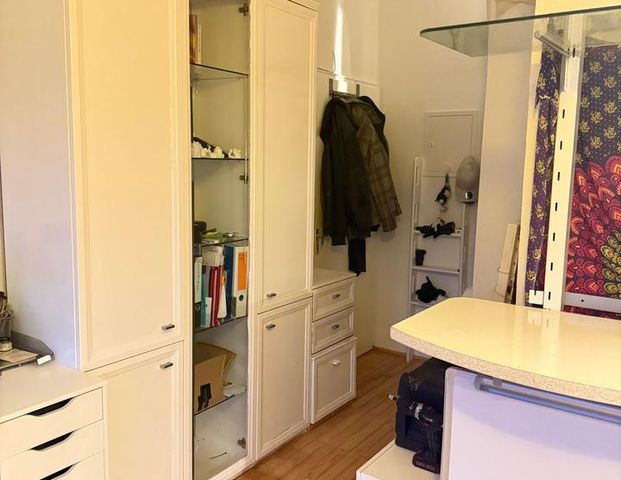 Sanierte 1-Zimmer-DG-Wohnung mit großem Balkon - Foto 1