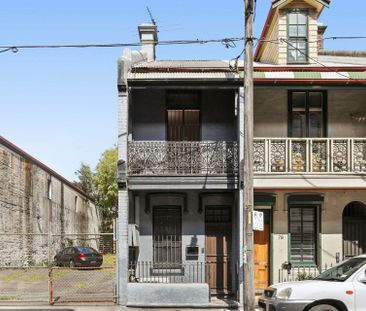 Three Bedroom Terrace in Amazing Location - Photo 1