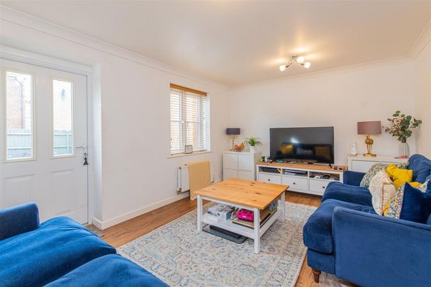 3 bed House - Semi-Detached To Let - Photo 1