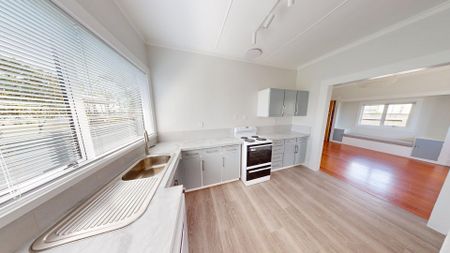 Levin - 3 Bedrooms - Photo 2