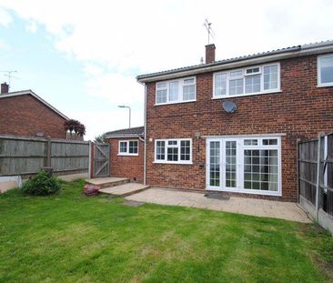 3 bedroom semi-detached house to rent - Photo 2
