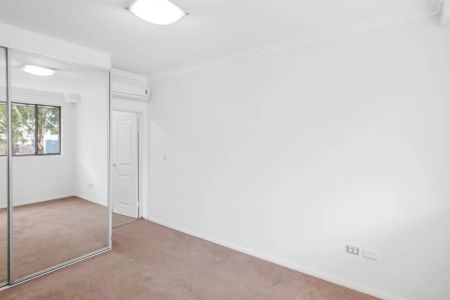 Modern 2 Bedroom - Bright, Spacious & Perfect for Entertaining! - Photo 3