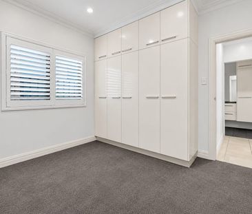 Space, Style & Serious Wow Factor - Photo 5