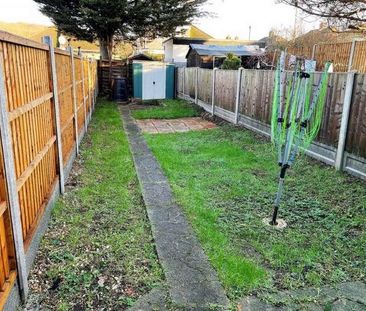 Fulwell Avenue, Clayhall, IG5 - Photo 2