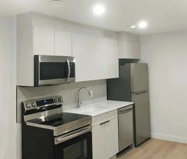 5420 - KL28 - 2717 28 Avenue SW — Modern Studio Unit with Private E... - Photo 5