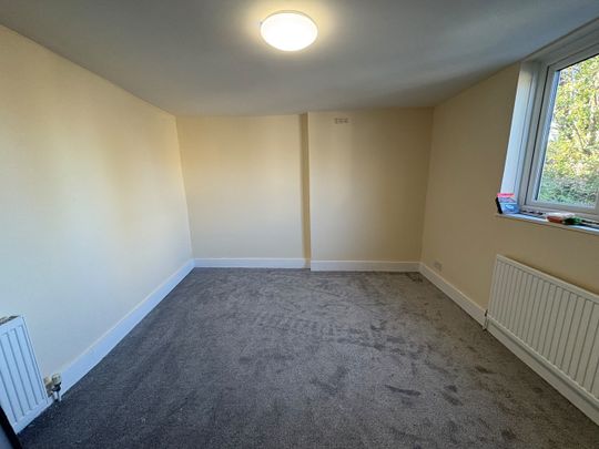 2 Bed Flat, Woodhill, SE18 - Photo 1
