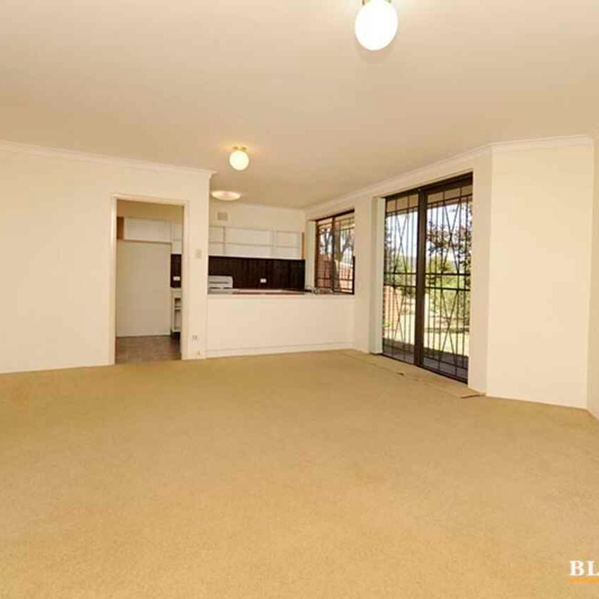 Charming Ground Floor One-Bedroom Apartment for Rent! - Photo 1