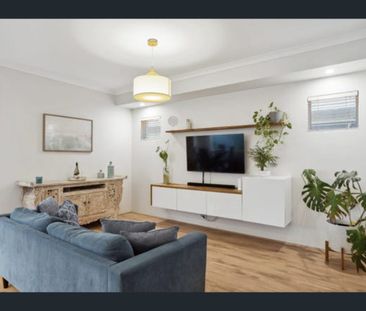 SPACIOUS 3x2 COASTAL HOME WITH THEATRE, STUDY NOOK & DUCTED AIRCON! - Photo 3