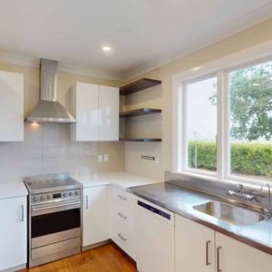 Ohakea - 4 Bedrooms - Photo 2