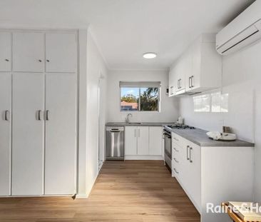 Modern Upstairs Unit in Prime Cosmopolitan Location - Photo 4