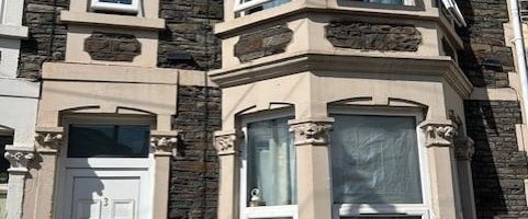 Room in a Shared House, Cairns Crescent, BS2 - Photo 1