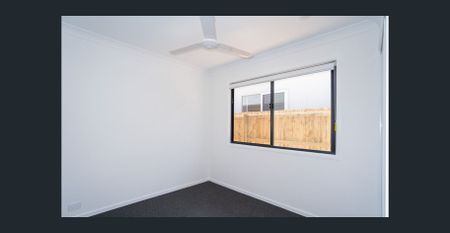 4 Bedroom, 2 Bathroom Modern Duplex - Photo 3