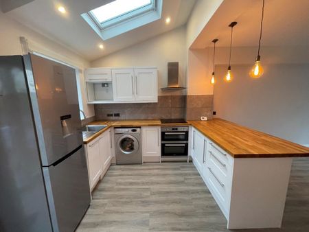 3 bedroom semi-detached house to rent - Photo 5