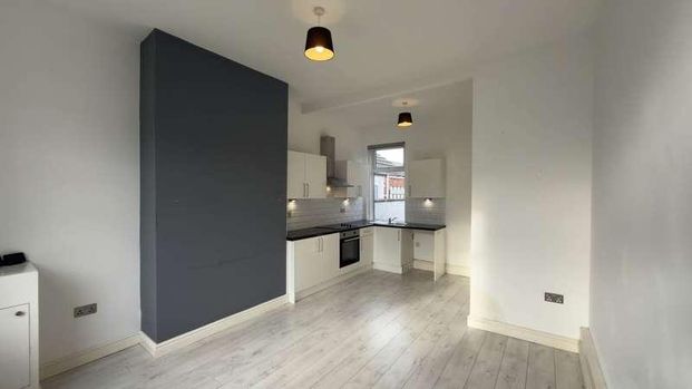 The Square, Grimsby, DN32 - Photo 1