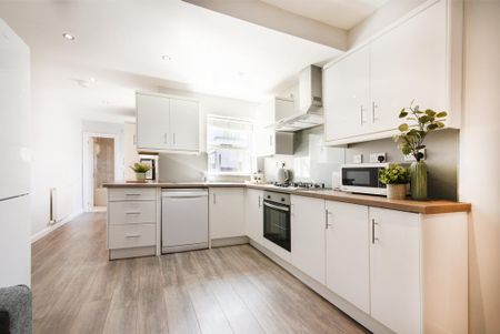 4 bedroom terraced house to rent - Photo 3