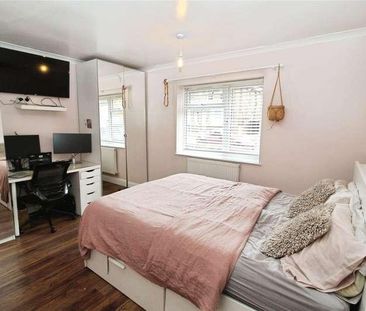 Claremont Road, Hornchurch, RM11 - Photo 5
