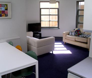 1 bedroom in a flat share to rent - Photo 1