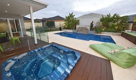 LUXURY FAMILY HOME 5 x 3 + STUDY (6th Bedroom) + SWIMMING POOL + SPA + Theatre + Decked Outdoor Entertainment Area. - Photo 4