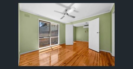 Spacious Family Home in Leafy Eltham - Photo 3