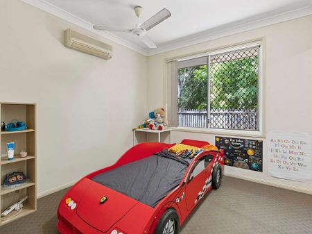 LARGE FAMILY HOME IN FOREST GARDENS - Photo 3