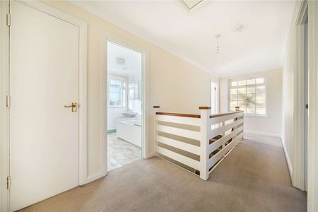 Four-bedroom detached home with countryside views. - Photo 3