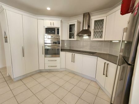 FAMILY HOME IN RED HEAD - Photo 3