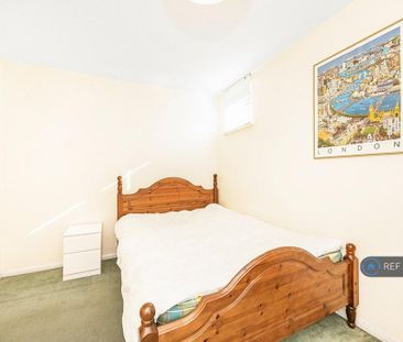 4 bedroom semi-detached house to rent - Photo 6