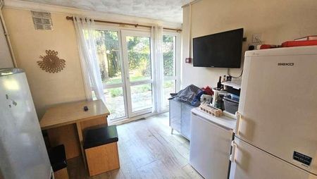 Greatmeadow, Northampton, NN3 - Photo 4