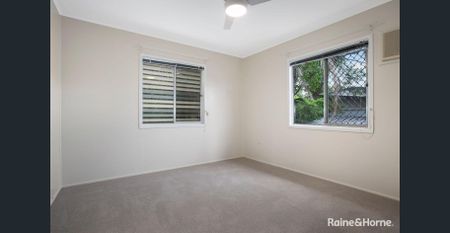 Big Bedrooms, Level Block & Walk to Everything! - Photo 3