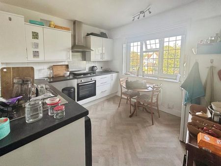 3 bedroom maisonette to rent Shirley Drive, Worthing, BN14 - Photo 4