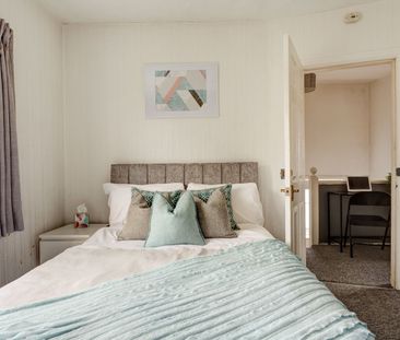 4 Bed Semi-Detached House, Bevendean Crescent, BN2 - Photo 2
