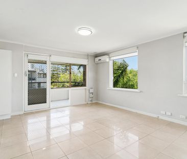 STUNNING TOP FLOOR APARTMENT WITH RIVER VIEWS - Photo 2