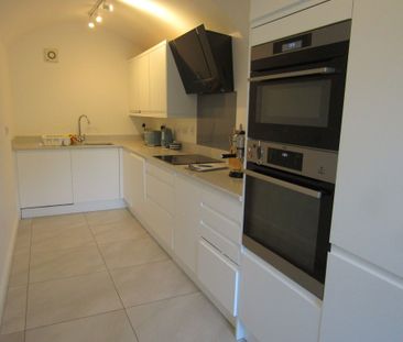 2 bed Terraced - To Let - Photo 4