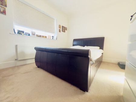 3 Bed Semi-Detached House, Strathmore Avenue, LU1 - Photo 2