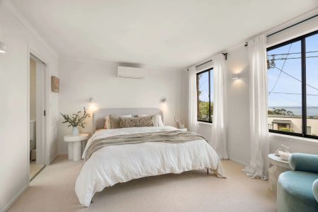 Come for the views, stay for the captivating design - Photo 4