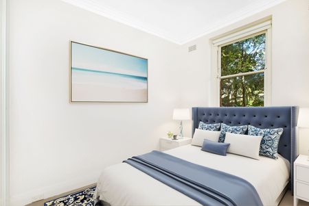 Panoramic Harbour Views in a Grand Art Deco Apartment - Photo 2