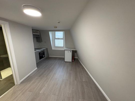 Studio to rent - Photo 1