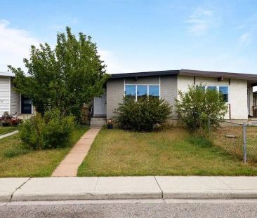 3 Bedroom Bungalow in Bowness — 3 Bedrooms Main Floor - Photo 1