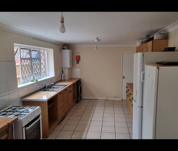 Room in a Shared House, Milton Road, SO15 - Photo 4
