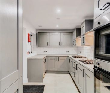 6 Beds 4 Baths - Photo 5