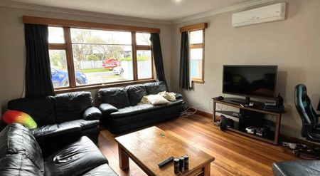 Central and convenient - six-bedroom student living - Photo 2