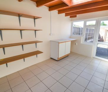 4 bedroom semi-detached house to rent - Photo 1